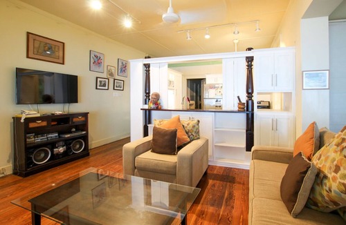 Mullins House | Oceanfront Classic 3-bed House - Whitecaps