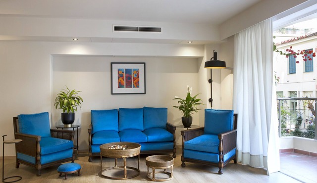 Gracious Accessible 4Bd/5Ba Apartment in Ideal Location